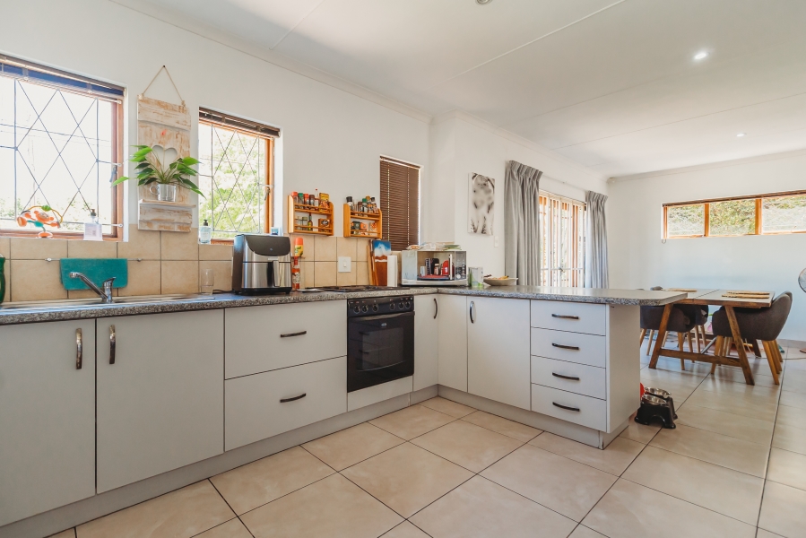 5 Bedroom Property for Sale in Heatherlands Western Cape